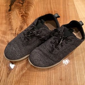 TOMS Sneakers